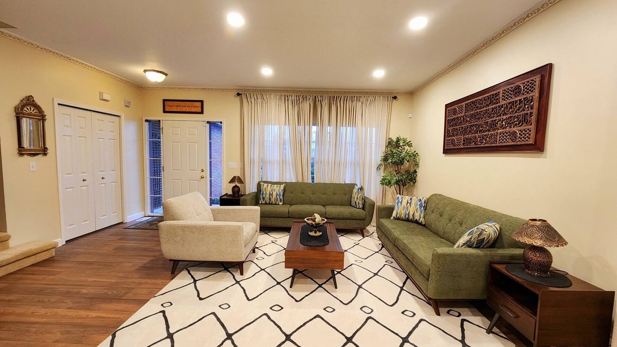 Whittaker House | Gorgeous 4 Bed Home - Short Drive to Downtown A2