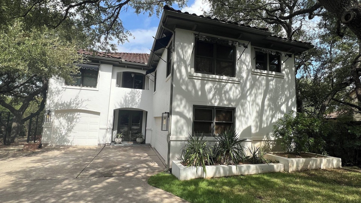 Austin Condo | Gorgeous 4-bedroom home in Westlake, Eanes school district.