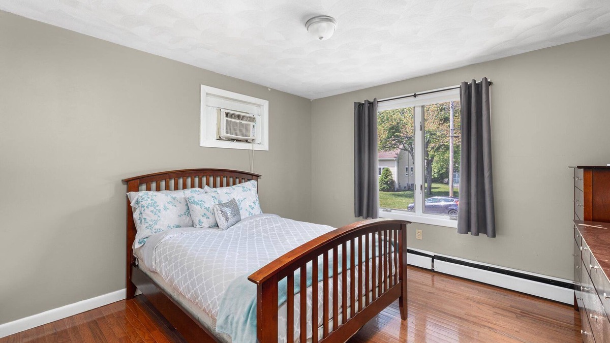 Narragansett House | Gorgeous 4 bedroom house with a pool near Bonnet Shores