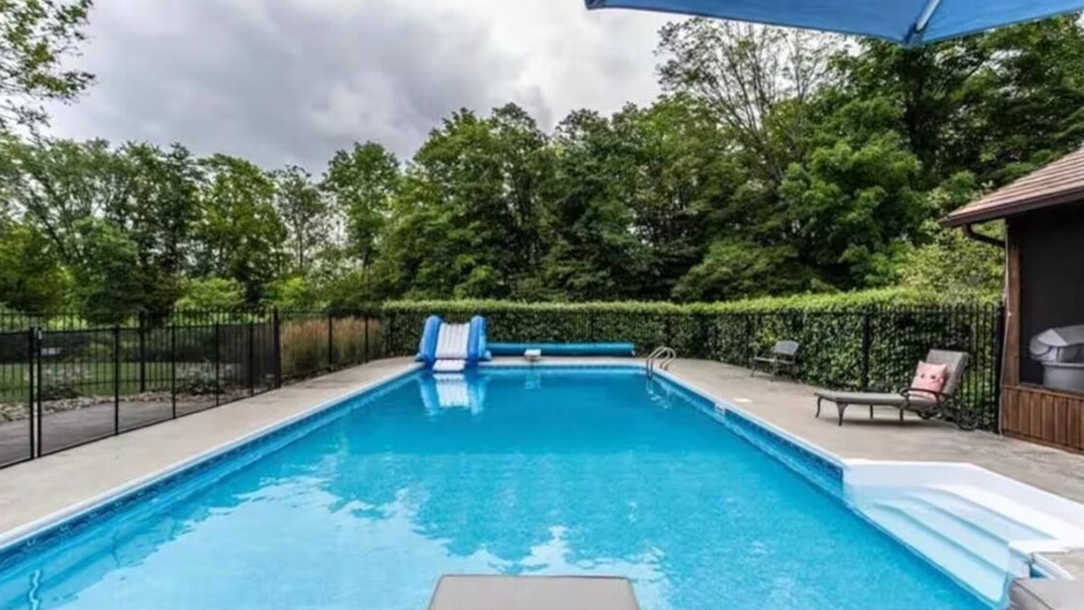 Central Frontenac House | Gorgeous 4BR Cottage~ Sharbot Lake~ Pool~ Hot Tub
