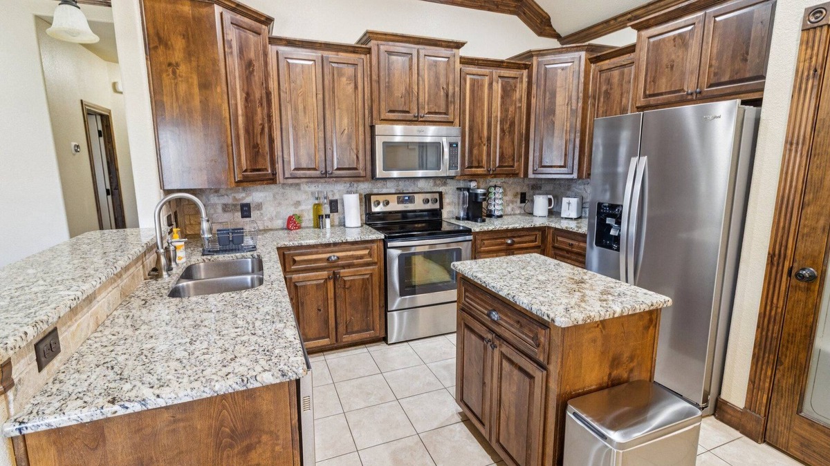 Abilene House | Gorgeous 4br Dakota Springs Home 3 Bedroom Home