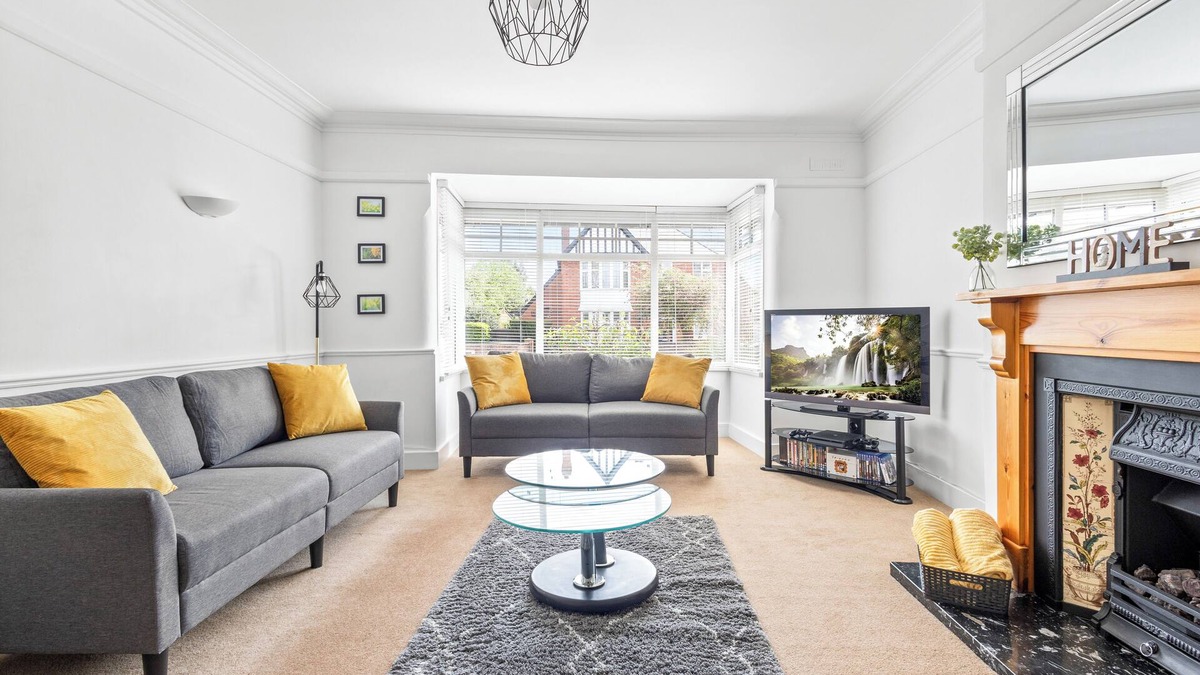 Oadby House | Gorgeous 5 bed period home in a superb location for convenience.