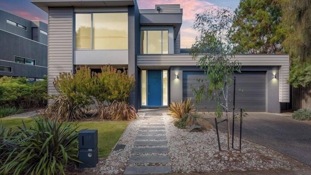 Torquay House | Gorgeous 5 Bedroom House - Golf Course Views - Torquay