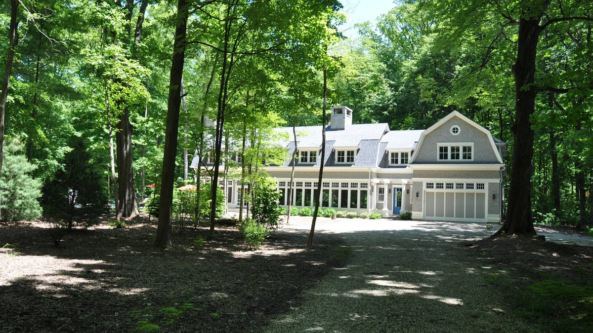 Harbert House | Gorgeous 5 bedroom 4.5 bath home with all amenities. Sleeps 16 comfortably!