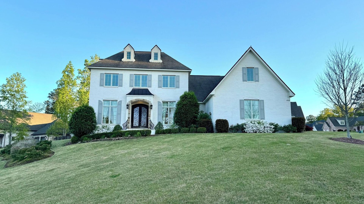 Auburn House | Gorgeous 5-bedroom Auburn University Club Gameday House with Pool!