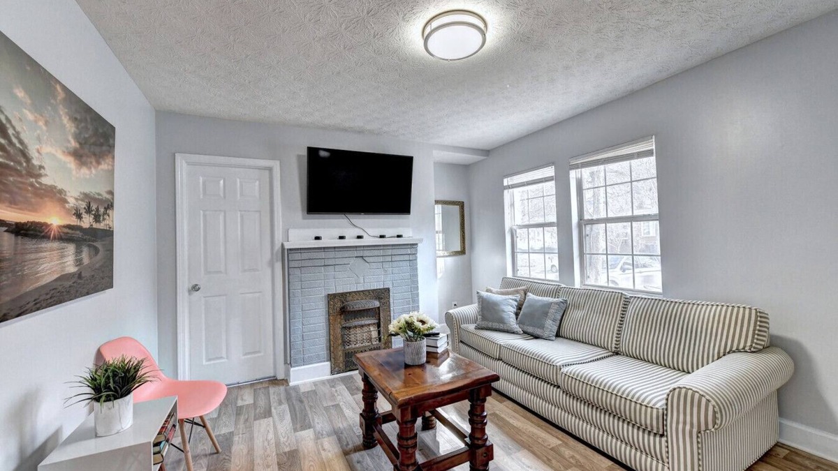 Home Park House | Gorgeous 5-bedroom home in Midtown- sleeps 15