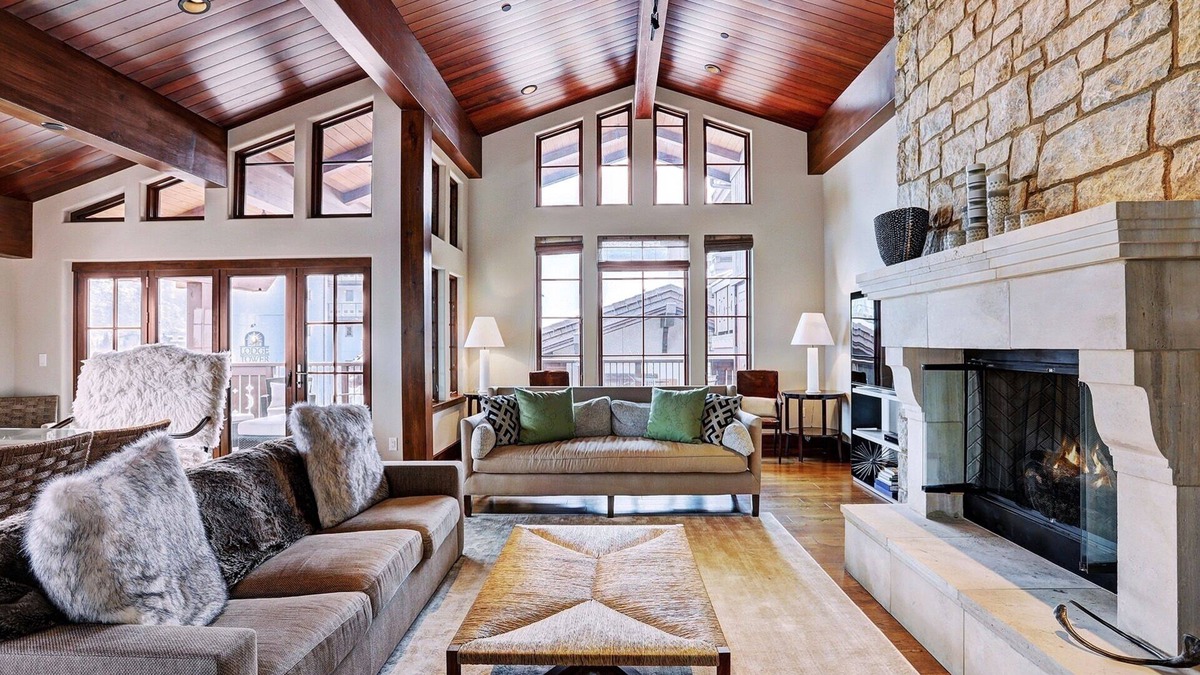 Vail House | Gorgeous 5 Bedroom Private Chalet in Vail Village by RedAwning - Save 20% on 7+ Nights!