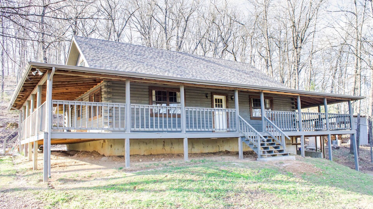 Ste Genevieve Cabin | Gorgeous 5 Bedroom Log Home Less Than 5 Minutes From Chaumette And Charleville.