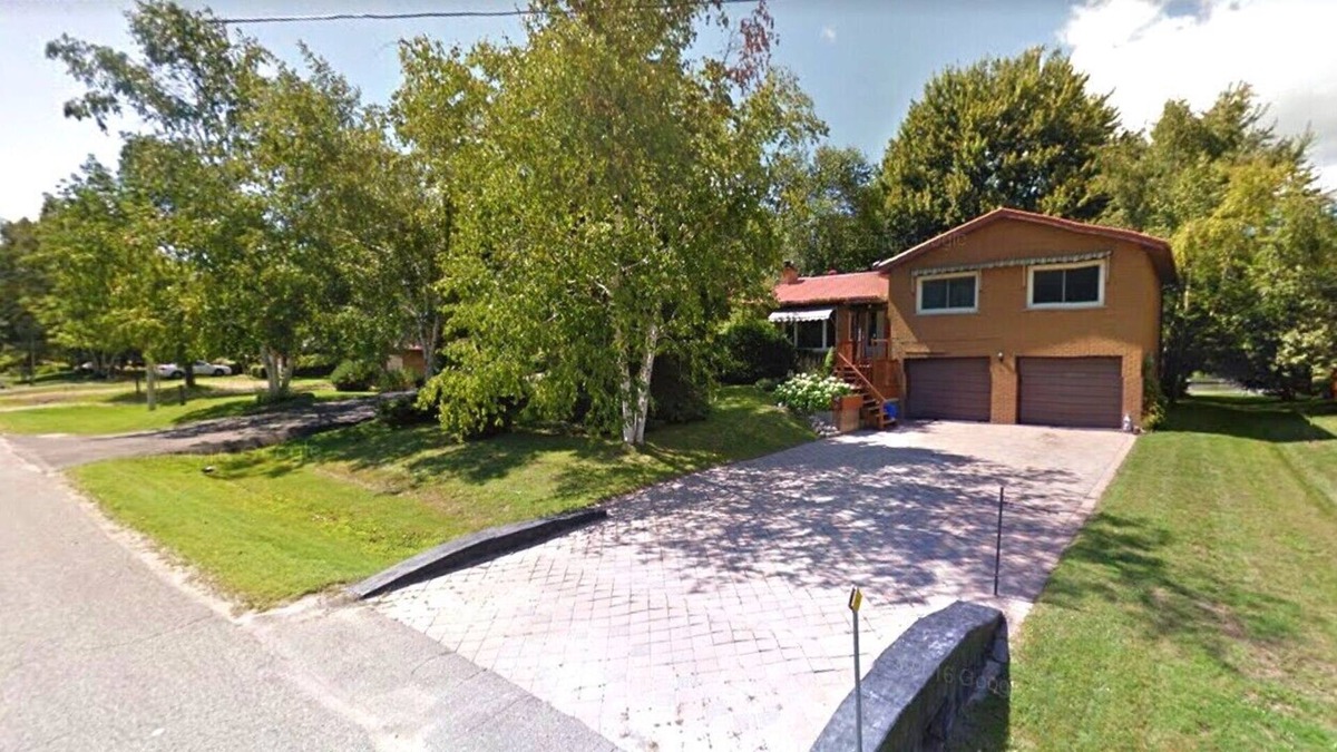 Lagoon City Cottage | Gorgeous 5 Bedrooms Waterfront @ VENICE of CANADA