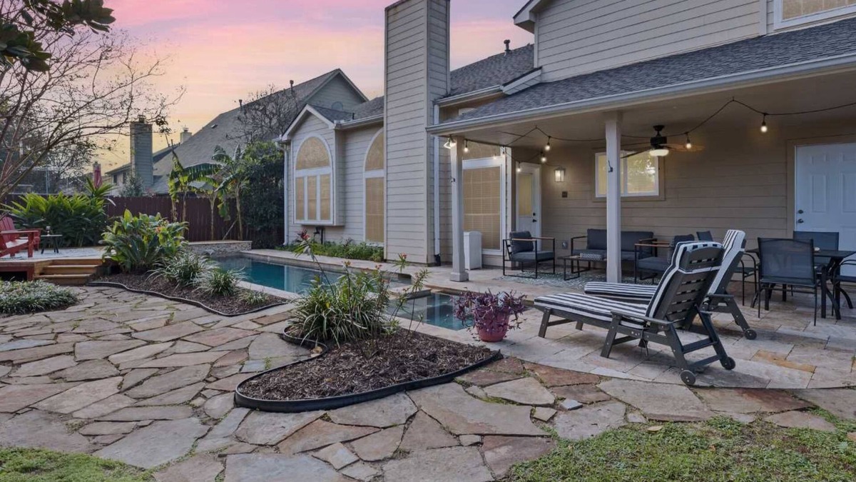 Deer Park House | Gorgeous 6BR 3,5 Bth Home with Pool and Game Room