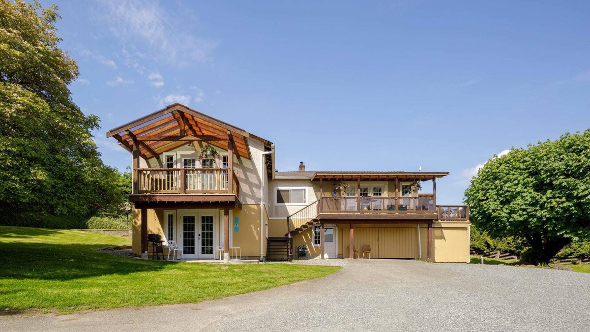Departure Bay House | Gorgeous 7BDR 16 Guests Perfect For Your Family.