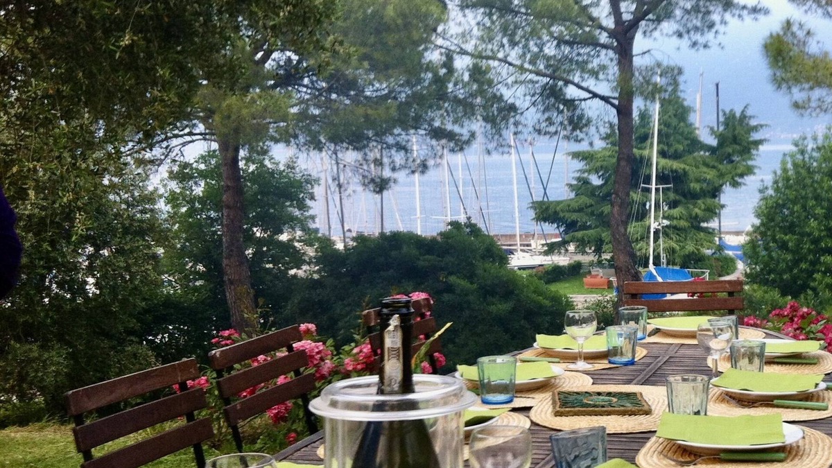 Villavetro Villa | Gorgeous 9-seater villa, perfect for families with large garden by the lake