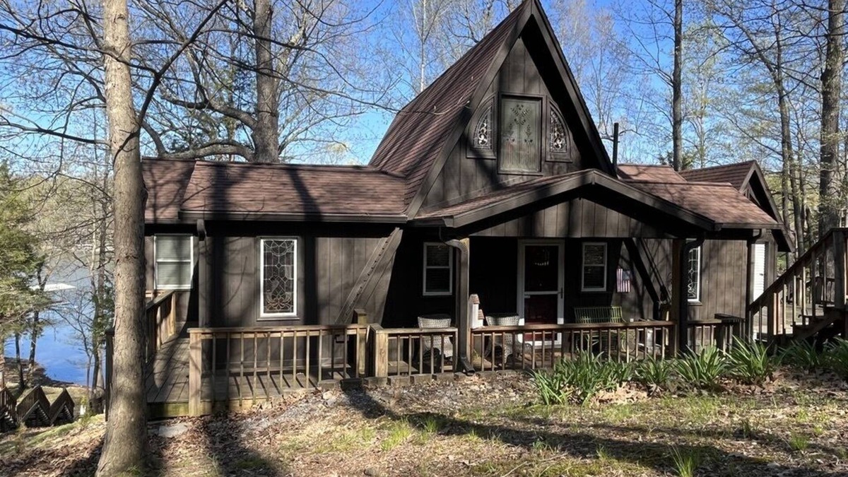 Eddyville House | Gorgeous A-frame on Lake Barkley cove: private dock, fire pit, pets ok