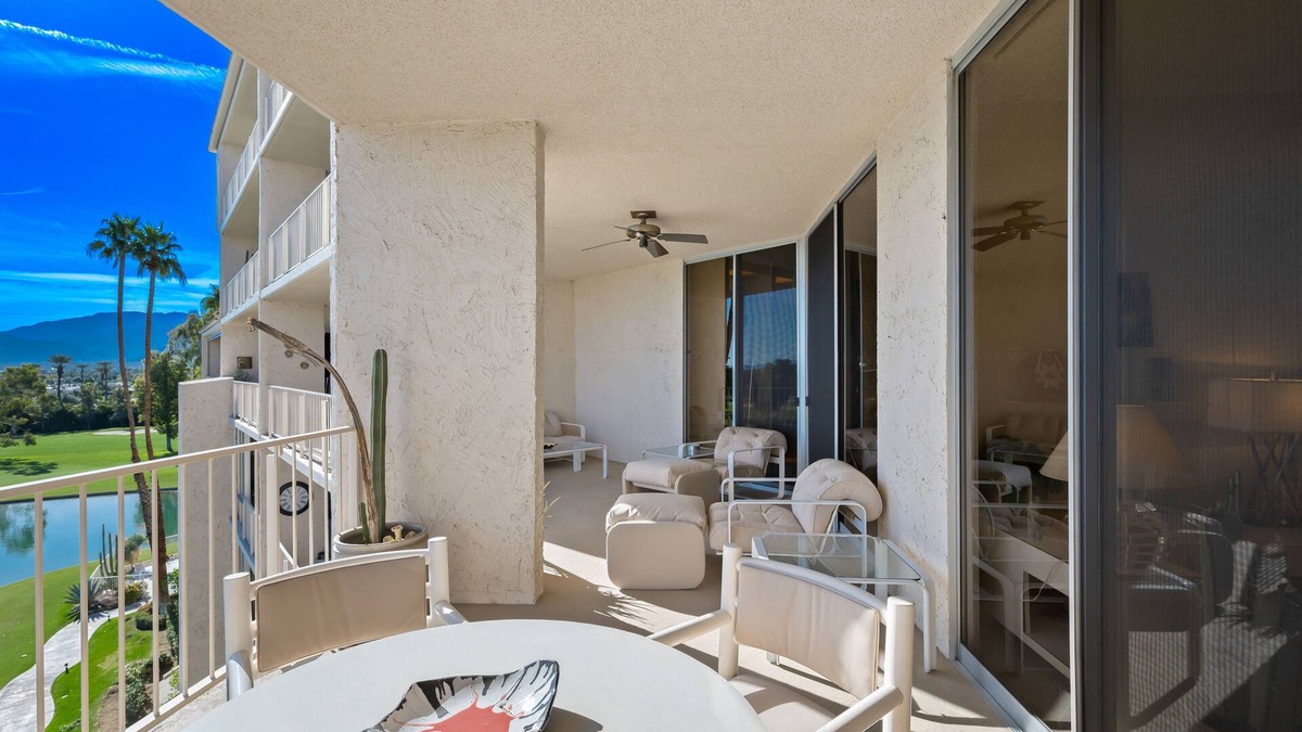 St. Elmo Improvement League Condo | Gorgeous all-original mid-century private golf course