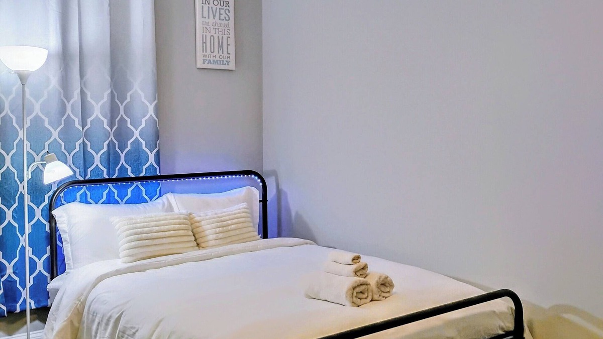 Gallaudet Bed & Breakfast | Gorgeous and Serene Private Room in charming Washington with WiFi, AC