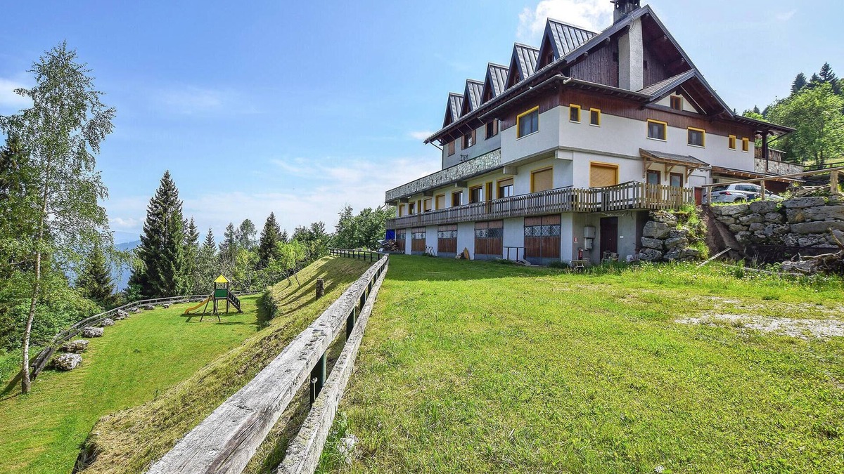Lamon Apartment | Gorgeous apartment in Lamon with WiFi