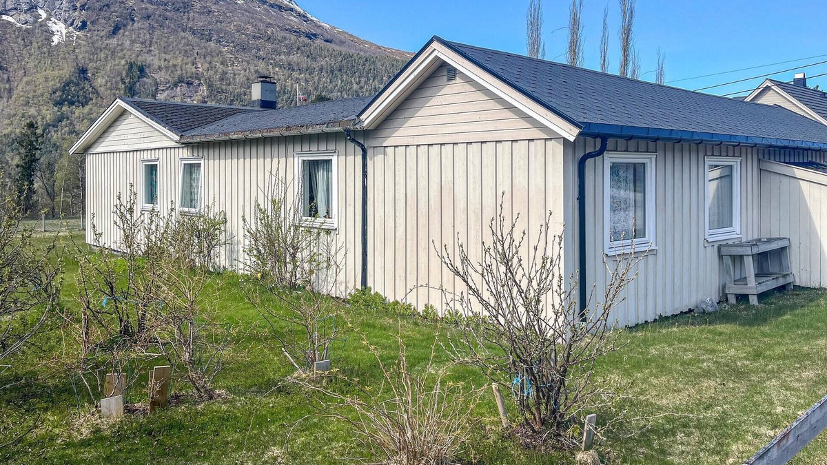 Nesset Apartment | Gorgeous apartment in Eresfjord