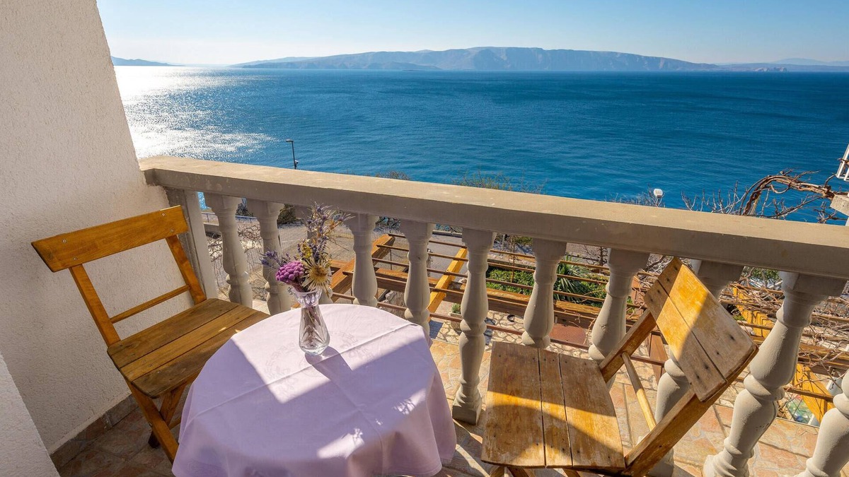 Vratarusa Apartment | Gorgeous apartment in Senj with kitchen