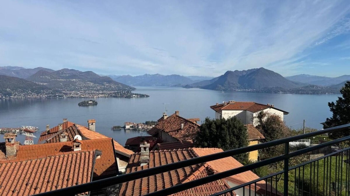 Someraro Apartment | Gorgeous apartment with terrace and lake view in Someraro Stresa