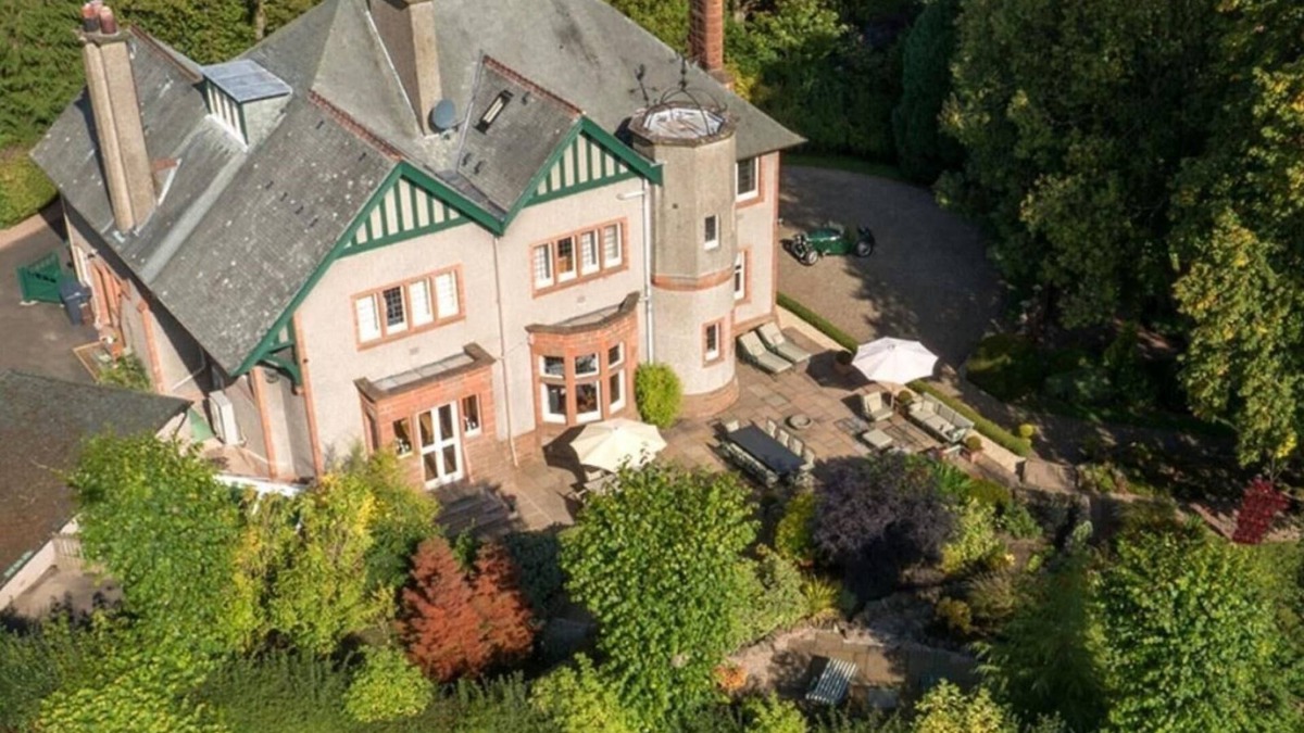 Galashiels House | Gorgeous Arts & Craft period house with 8 ensuite bedrooms