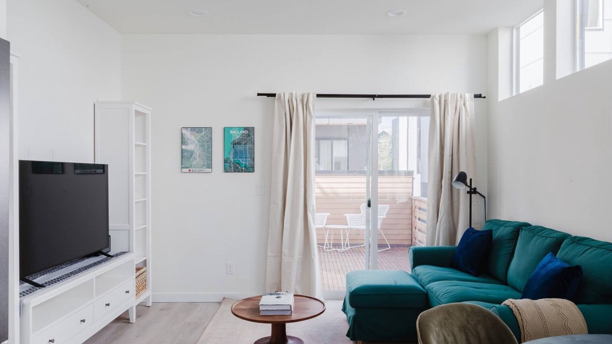 West Woodland House | Gorgeous Ballard 2BR w/Rooftop Patio, near Shops & Food, by Blueground