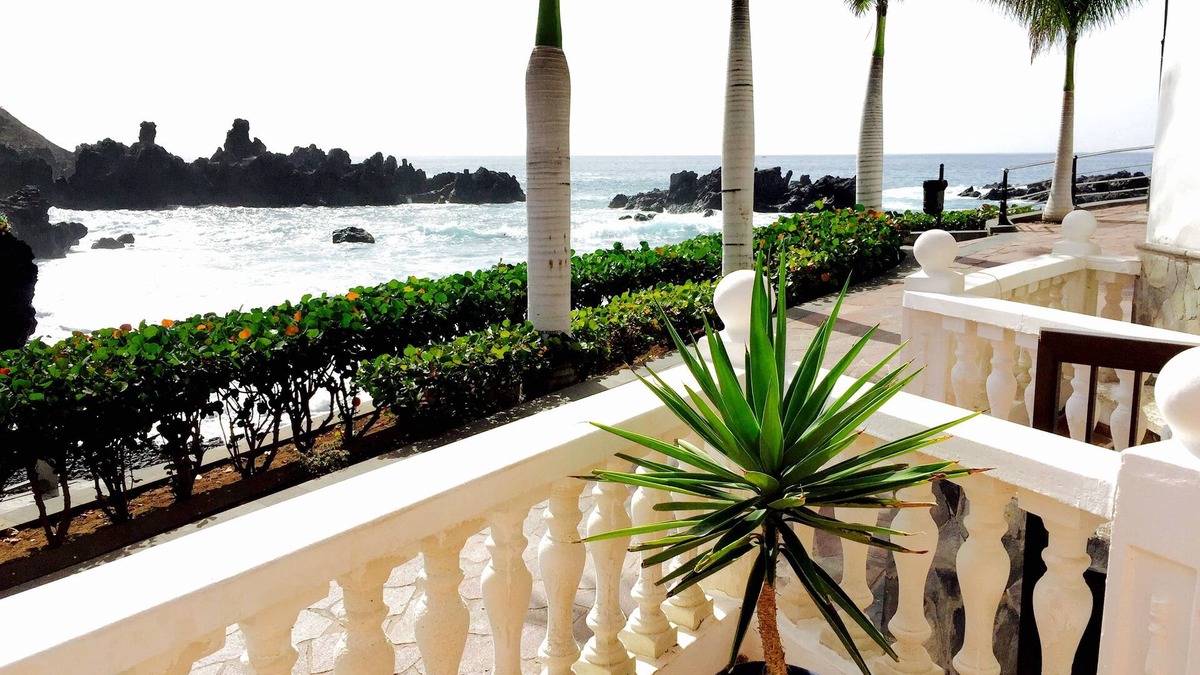Alcala Villa | Gorgeous Beach Front Villa