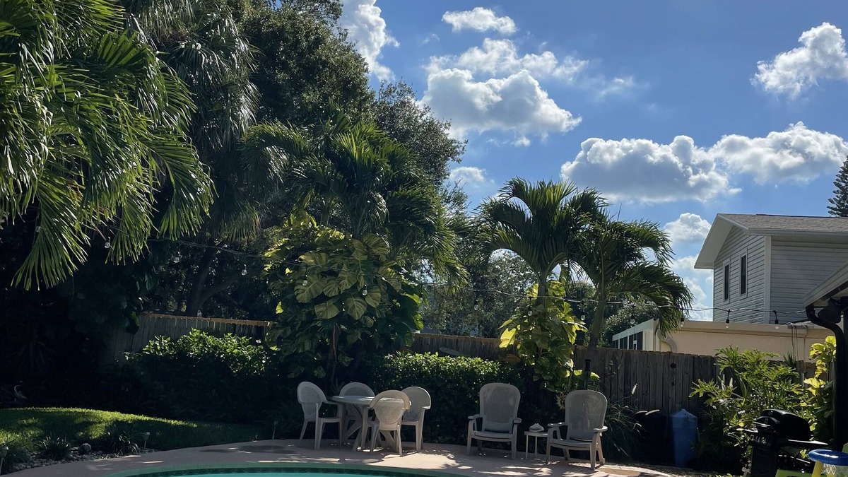 Largo House | Gorgeous Beach town-Tropical Private heated Pool & Tiki Lanai Close to Beaches!
