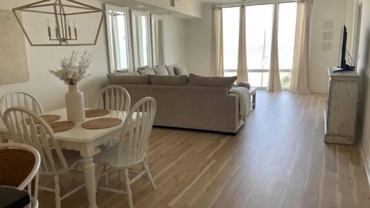 Gulfport Condo | Gorgeous Beachfront Condo with nocean views