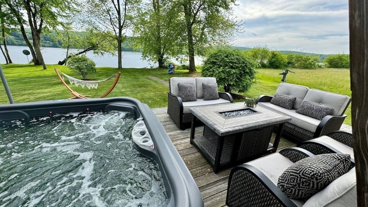East Shore House | Gorgeous beachfront house with hot tub