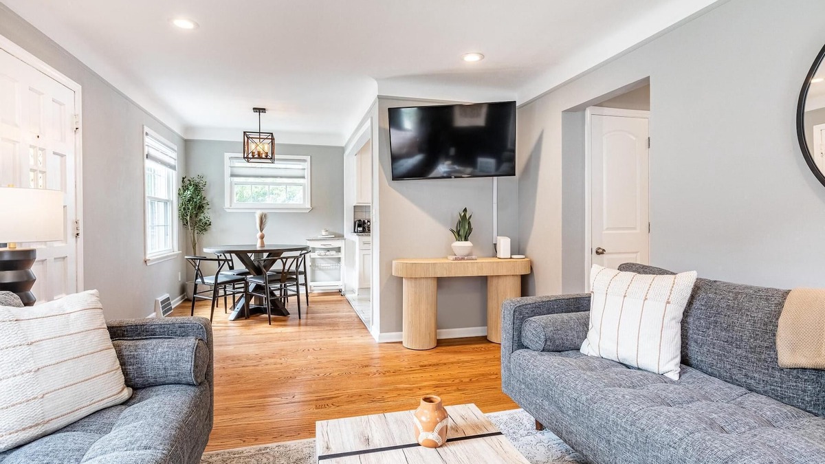 Berkley House | Gorgeous Berkley 3BR/2.5BA Home w/Loft Suite