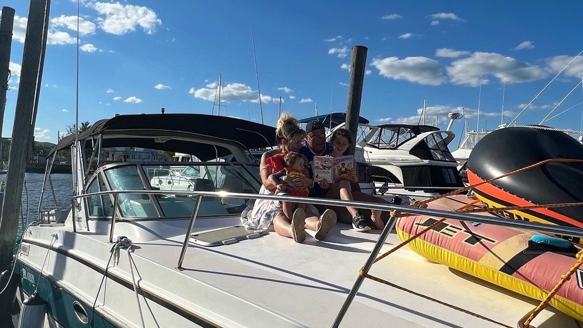 Tallman Boat Rental | Gorgeous Boat - weekend on the water - 2 bdrm Cabin Cruiser-yacht club included