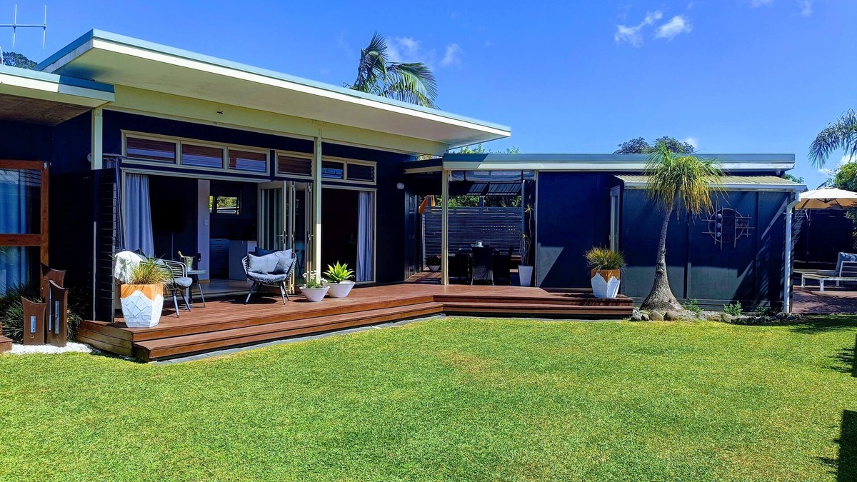 Whangamata Cottage | Gorgeous Boutique Cottage. Private, sunny in great location. Just magic!nnn