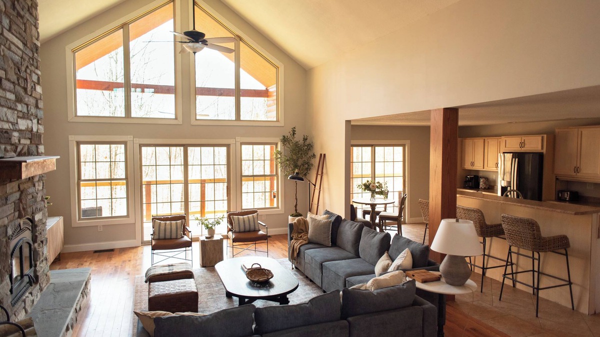 Gnaw Bone Cabin | Gorgeous cabin getaway located minutes from both Nashville and Columbus, Indiana