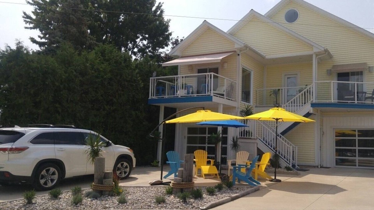 Mitchell's Bay House | Gorgeous Carolinian style cottage