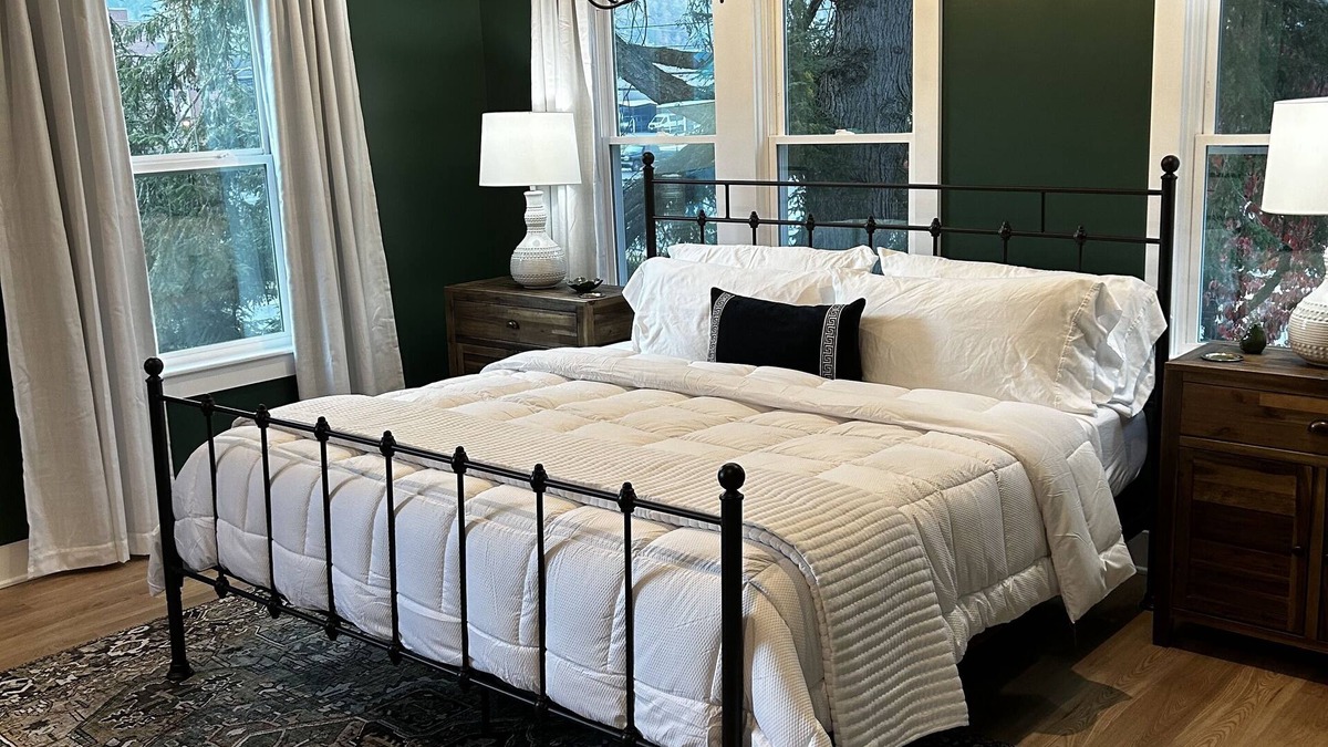 Pikeville House | Gorgeous Carriage House near KYCOM - Min 14 night stay