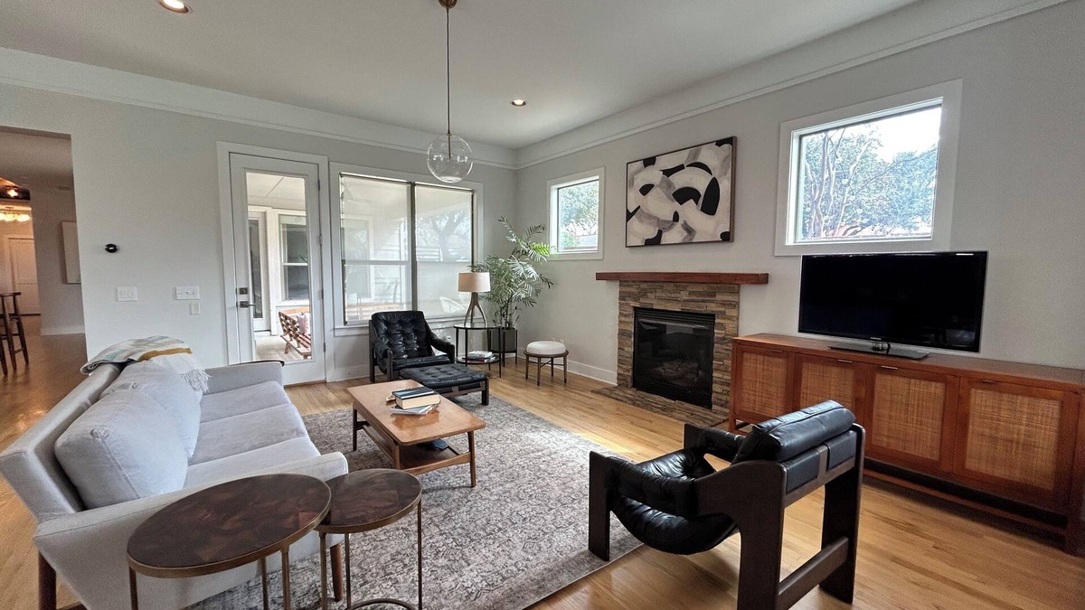 Hyde Park House | Gorgeous Central Austin home minutes from UT and Downtown