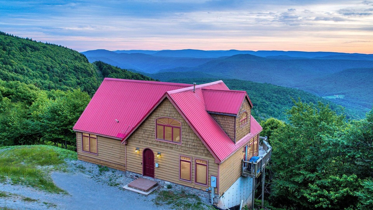 Snowshoe Ski Chalet | Gorgeous Chalet - Incredible Views - Hot Tub - Fire Pit