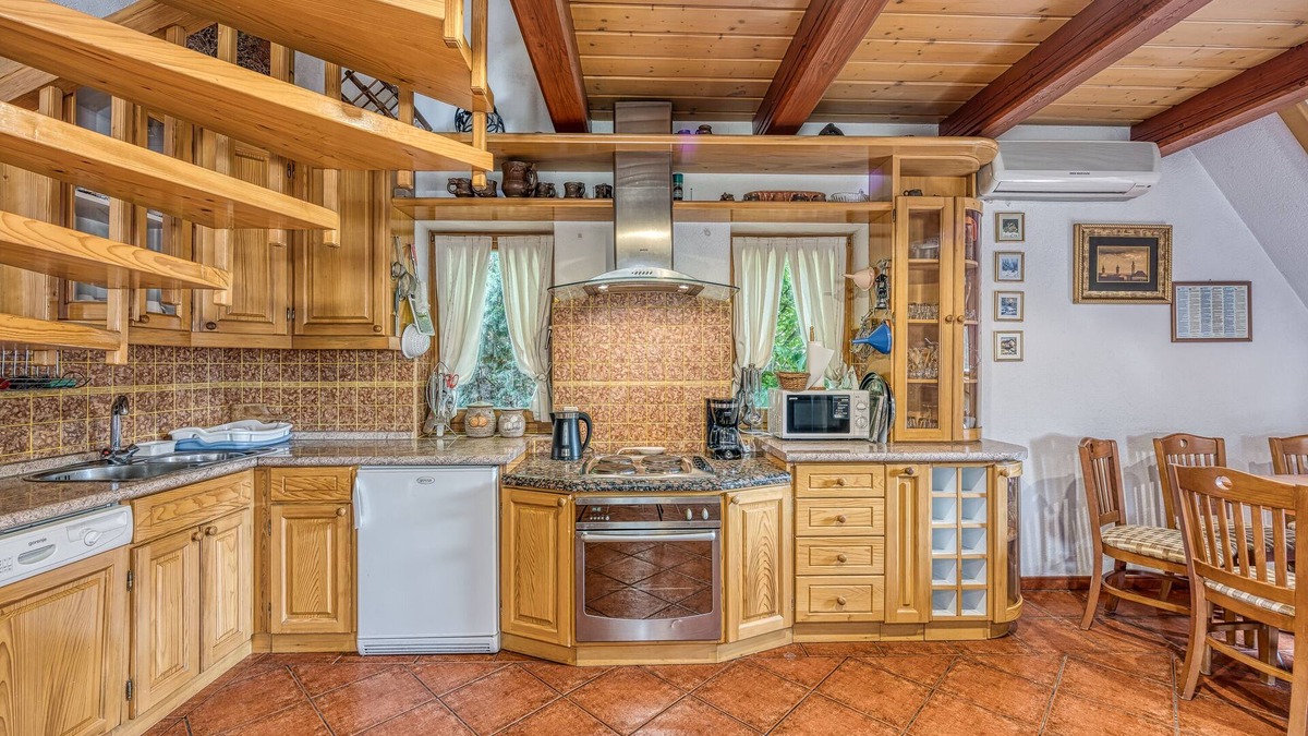 Donja Voca House | Gorgeous Chalet With Pool & Spa, Donja Voća, Croatia