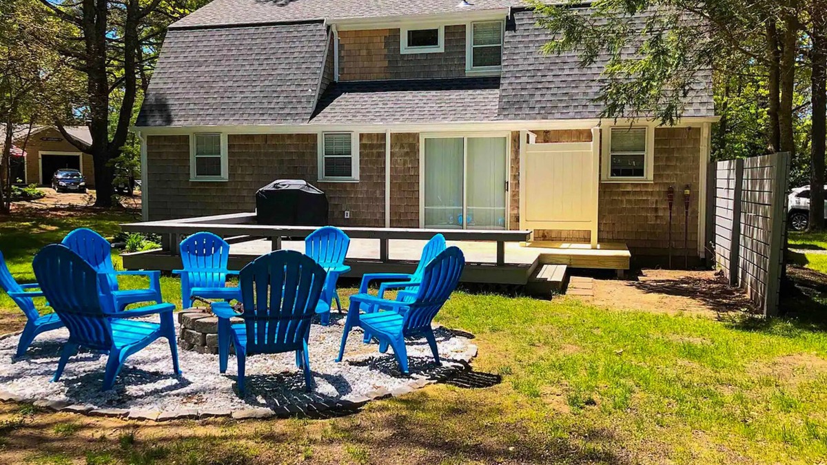 Centerville House | Gorgeous coastal home with plenty of space and backyard oasis