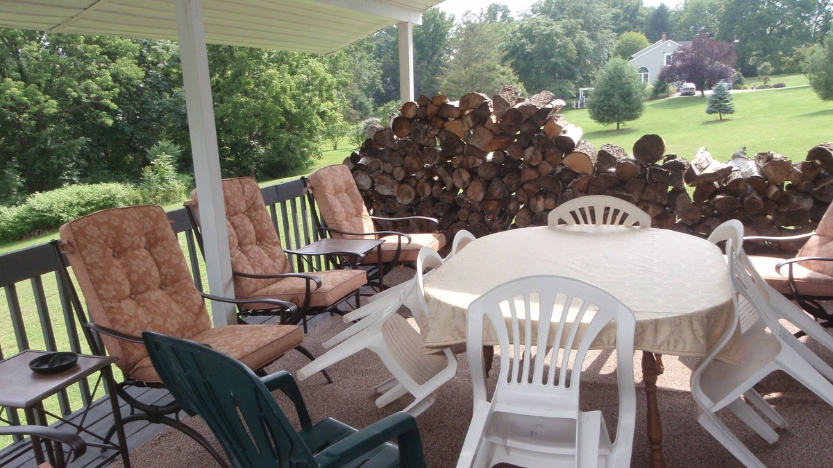 Butztown House | Gorgeous Colonial. Bethlehem area. Only parking for 2 cars. Great deck views