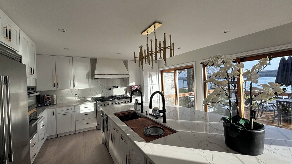 Lansing House | Gorgeous Completely Renovated Lakehouse, directly on lake. 20 mins to Cornell