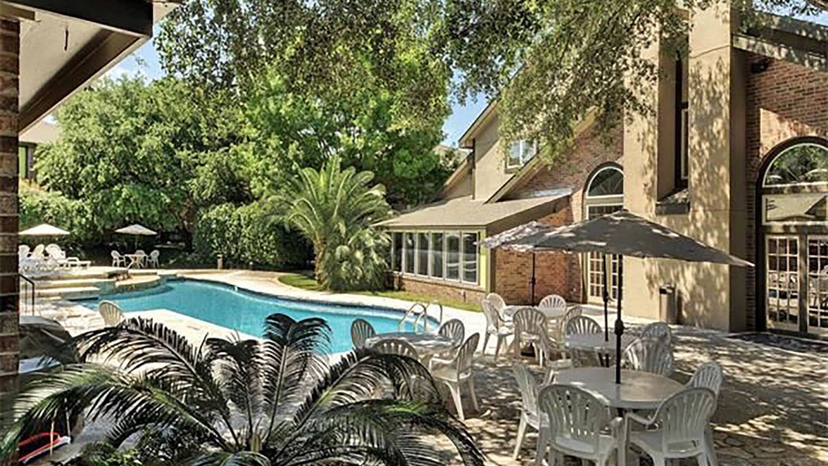 Allandale Condo | Gorgeous condo with great pool, massage chair!
