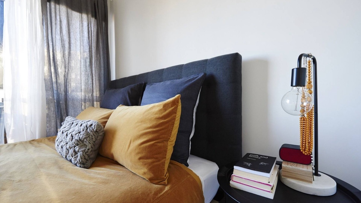 Preston Apartment | Gorgeous, cosy brand new apartment-Wifi, Portacot.