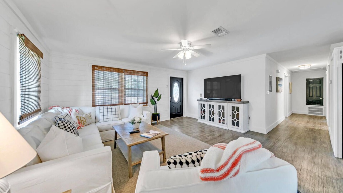 Gulfview Heights House | Gorgeous cottage, outdoor space, Gulf place area, close to beaches/Goatfeathersn