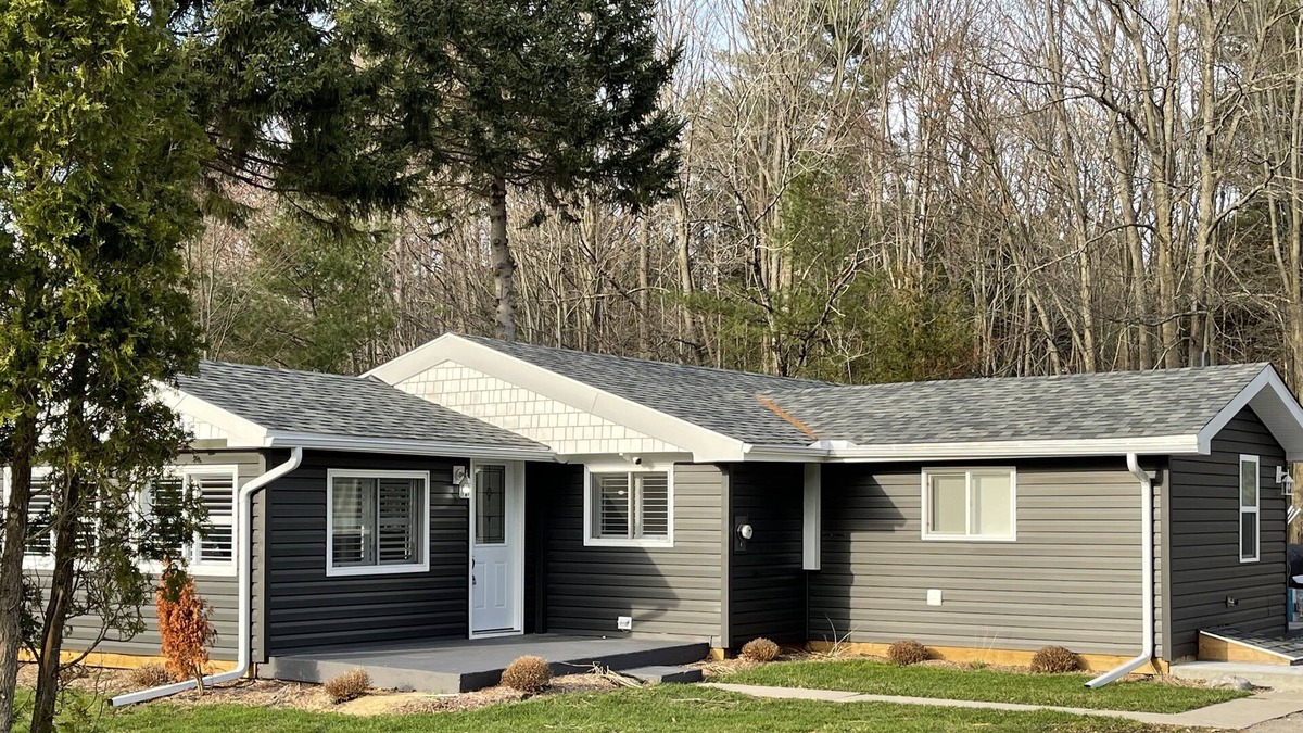 Gravenhurst Cottage | Gorgeous Cottage 4 mins drive to Muskoka Beach, Gull Lake & Outdoors