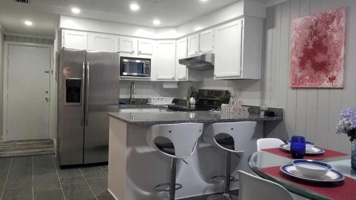 Clermont Cottage | Gorgeous Cottage near Lake Louisa & mins 2 Disney.