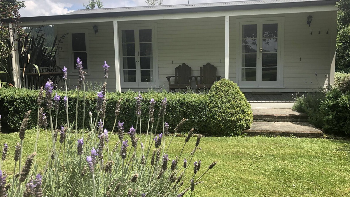 Puketapu House | Gorgeous cottage set in spacious rural Hawkes Bay garden