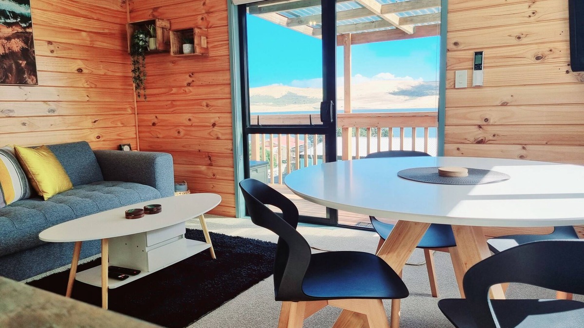 Opononi House | Gorgeous cottage, stunning ocean views, 1 min to the beach! Relax & recharge 😍
