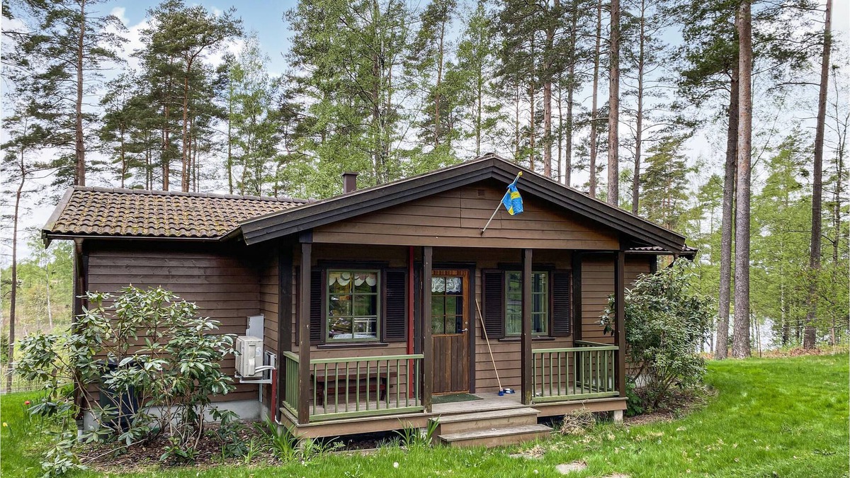 Bjorketorp House | Gorgeous cottage, with barbecue and short walk to the lake.