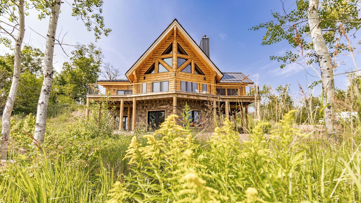 Schroeder House | Gorgeous custom built log home on Lake Superior